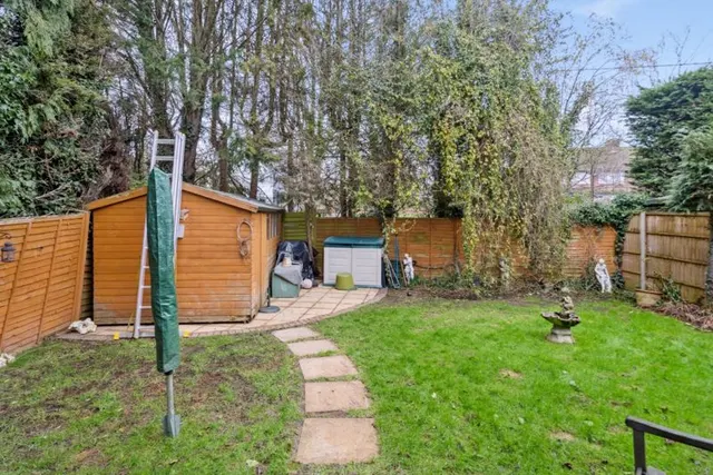 Photo 2 — Cressington Place, Bourne End SL8 5SN
