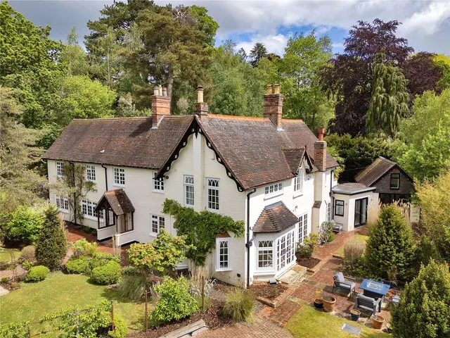 Hungershall Park, Tunbridge Wells, Kent, TN4 8NE, photo 1