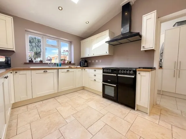 Hamilton Road, Uxbridge, UB8, photo 3