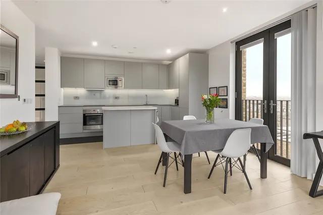 Photo 3 — Cobalt Place, London, SW11