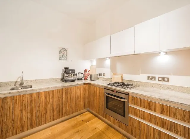 Photo 3 — Ecclesbourne Road, Islington, N1