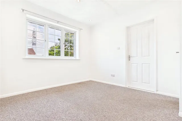 Alderfield Close, Theale, RG7, photo 2