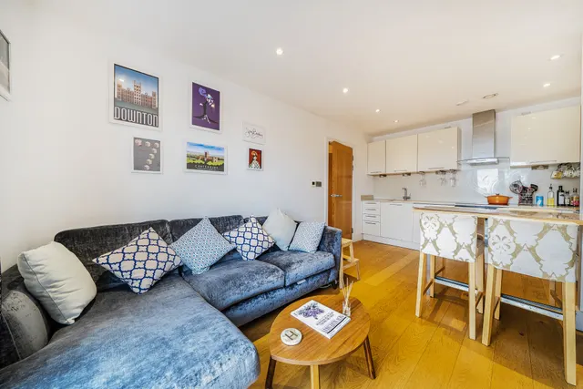 Photo 2 — Flat 31, 3 Skerne Road, Kingston Upon Thames