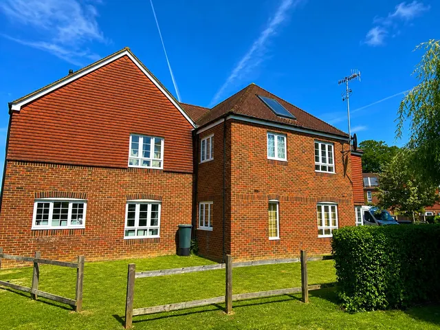 Dorlcote Way, Witley, GU8, photo 1