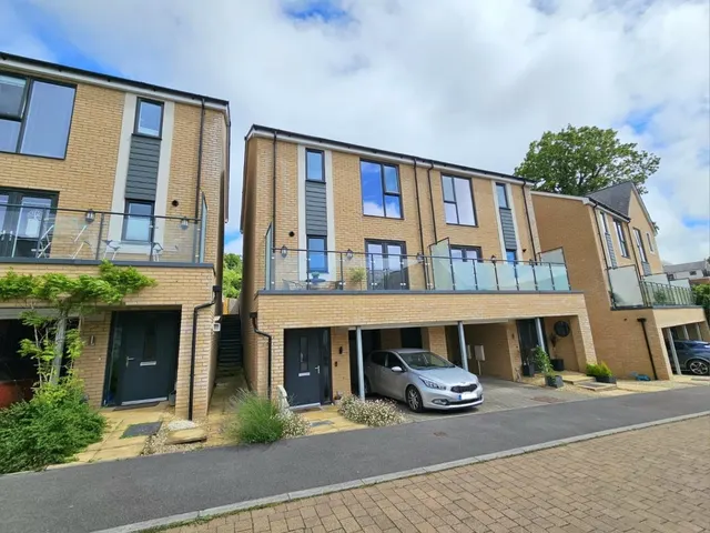 Graham Edge, Dursley, photo 1