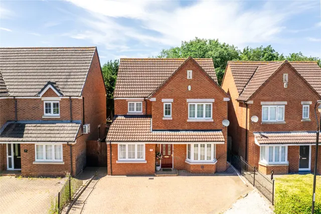The Spinney, Grange Park, NN4, photo 1
