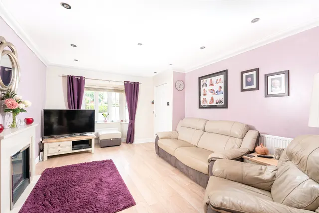 The Spinney, Grange Park, NN4, photo 2