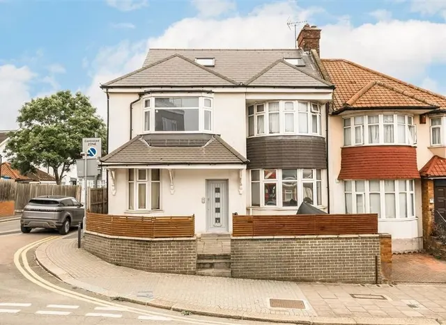 Dudden Hill Lane, Gladstone Park, NW10, photo 1