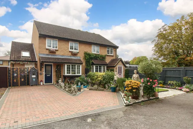Gwynne Close, Tring, Hertfordshire, HP23 5EN, photo 1