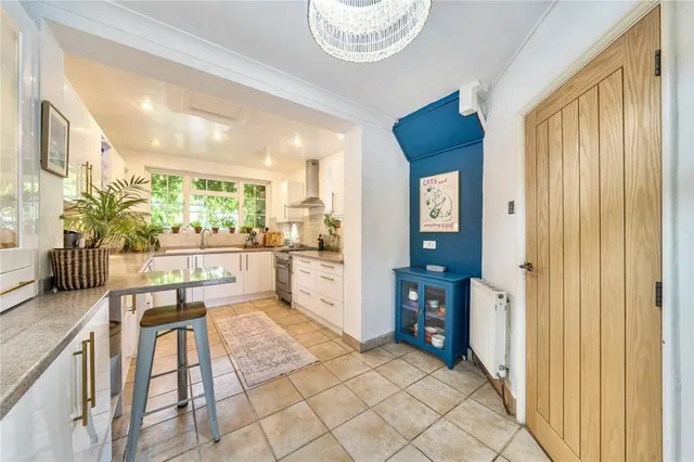 Pinewood Road, High Wycombe, HP12, photo 2