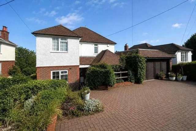 Pinewood Road, High Wycombe, HP12, photo 1