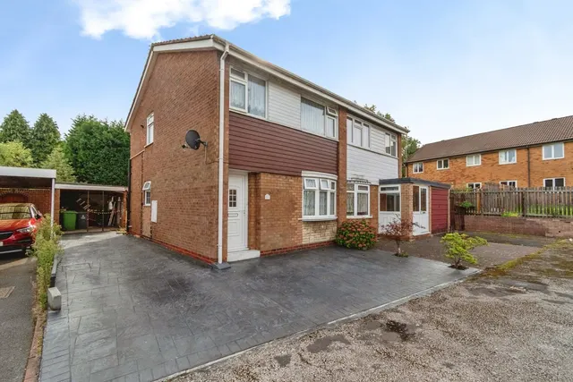 3 bedroom house, Bentley Lane, Walsall, WS2