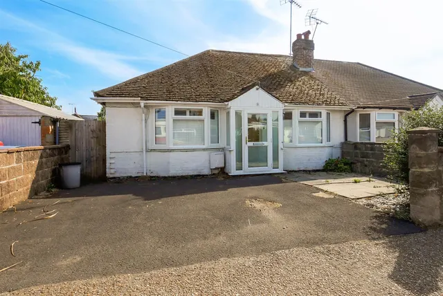 Courtwick Road, Wick, photo 1