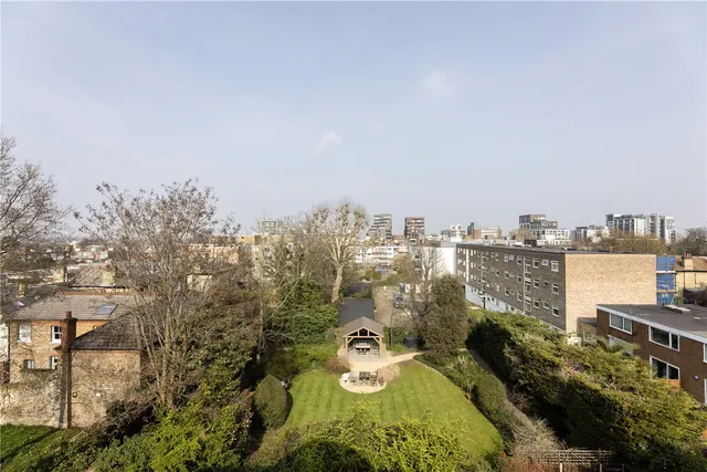Carlton Drive, London, SW15, photo 1