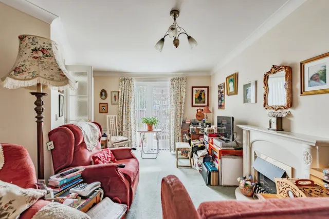 Linkfield Lane, Redhill, RH1, photo 2