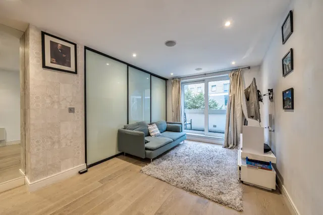 7 Octavia House, 213 Townmead Road, London, photo 1