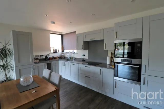 Queens Place, Denzil Road, GU2, photo 2