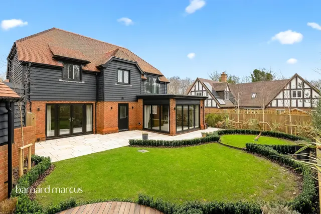 Photo 2 — Huntersfield Farm, Fairlawn Road, Banstead