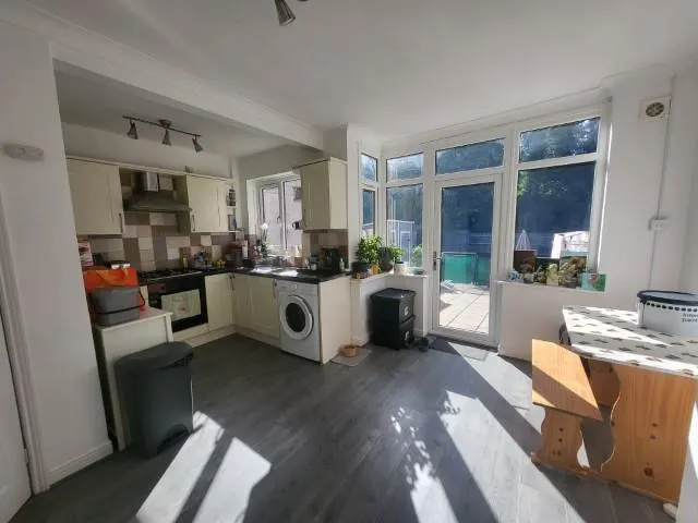 Acheson Road, Shirley, B90, photo 3