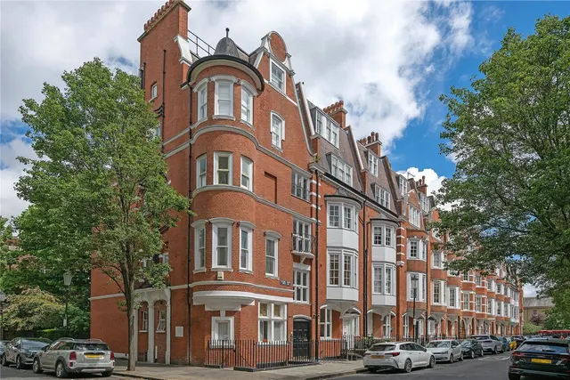 Photo 3 — Sloane Court West, London, SW3