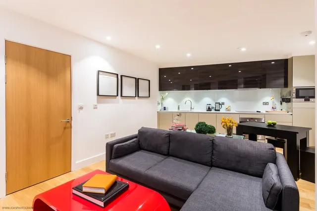 Vermilion Building, E16, photo 1