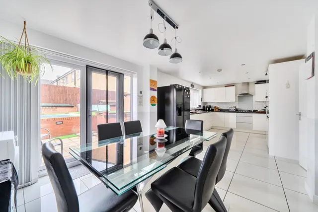 Bishop Drive, Birmingham, B37, photo 1