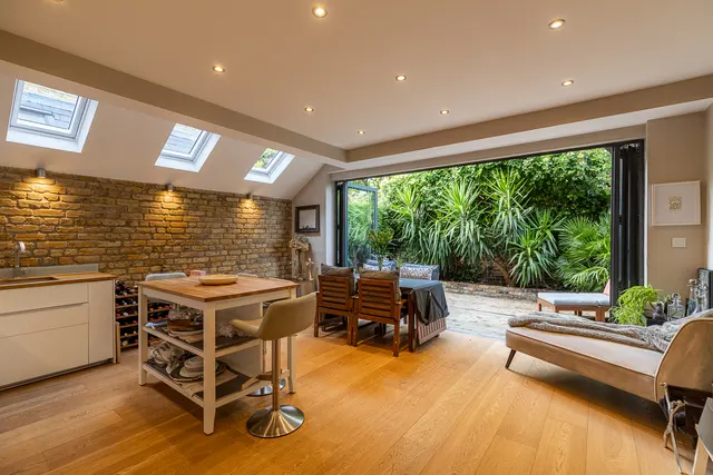 Lambrook Terrace, Hammersmith and Fulham, Fulham, London, SW6, photo 1