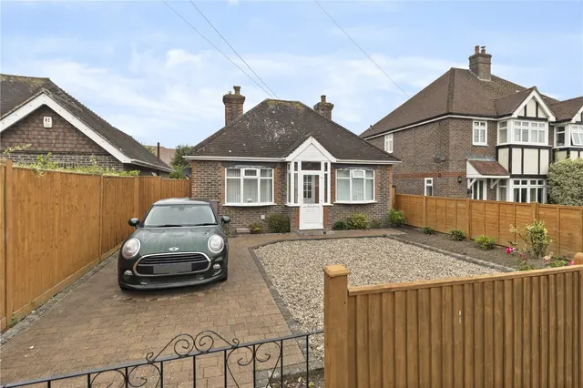 Summerfields Avenue, Hailsham, East Sussex, BN27, photo 1