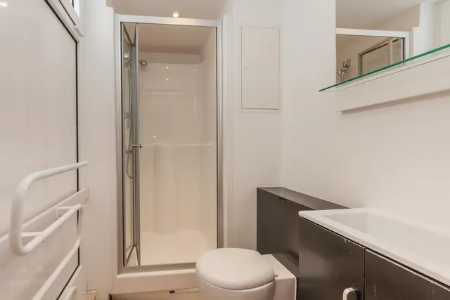 Courland Grove, SW8, photo 3