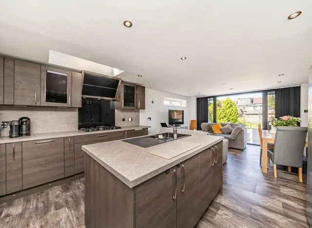 Photo 3 — Douglas Road, Surbiton, KT6