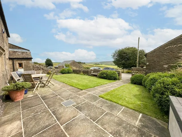 Photo 3 — Cowling Hill, Cowling, BD22 0LL