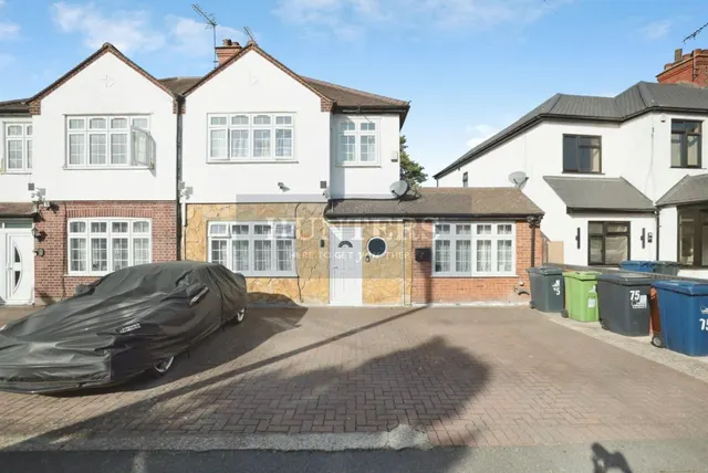 4 bedroom house, Melbury Avenue, Southall, UB2