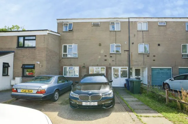 Gaydon Lane, London, NW9, photo 1