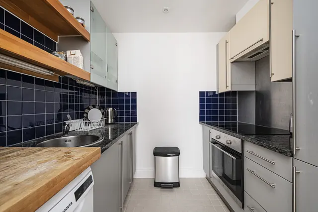 Photo 3 — Flat 417 Cornell Building, 1 Coke Street, London