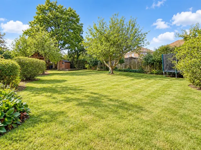 Whitton Close, Greenford, UB6, photo 2
