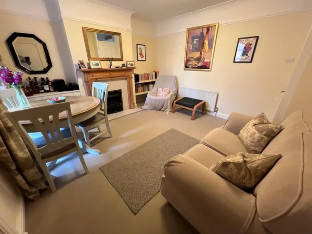 Photo 3 — Victoria Road, Gillingham SP8 4HY