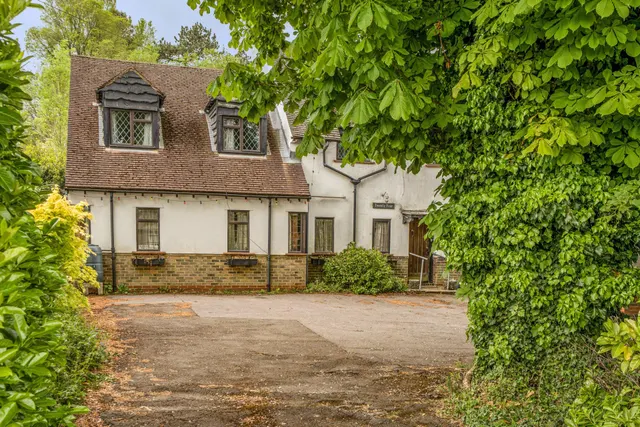 Searchwood Road, Warlingham, photo 1