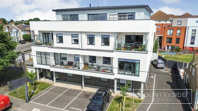 Beech Road, Hadleigh, photo 1
