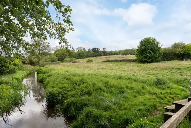 St. Johns Road, Westcott, RH4, photo 3