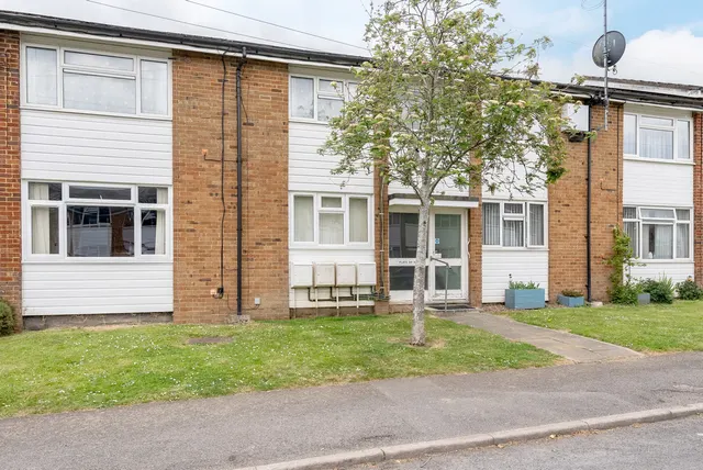 St. Johns Road, Westcott, RH4, photo 1