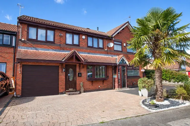 Bishop Marshall Way, Silver Birch, M24, photo 1