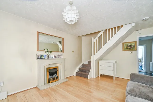 Photo 2 — Bergman Close, Swindon