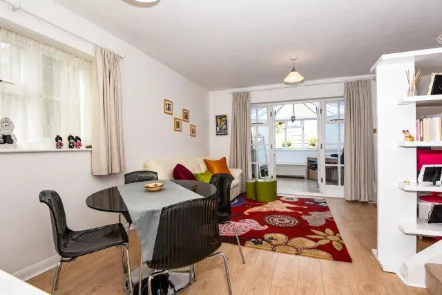 Irvine Place, Virginia Water, GU25, photo 3