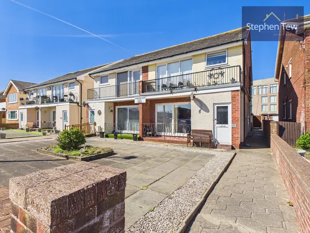Clifton Drive, FY4, photo 1