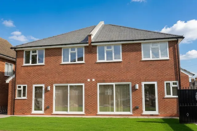 Ashfield Avenue, Feltham, photo 1