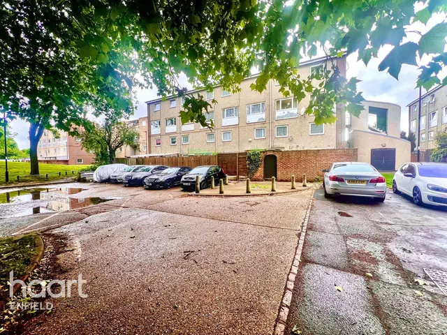 Agricola Place, Enfield, EN1, photo 1