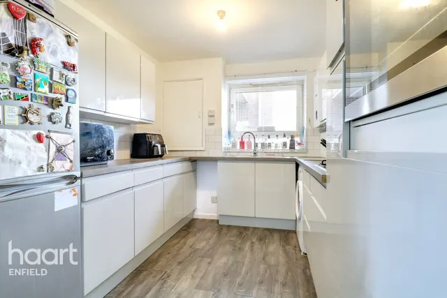 Agricola Place, Enfield, EN1, photo 2
