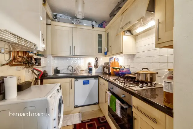 Oakleigh Park North, London, N20, photo 2