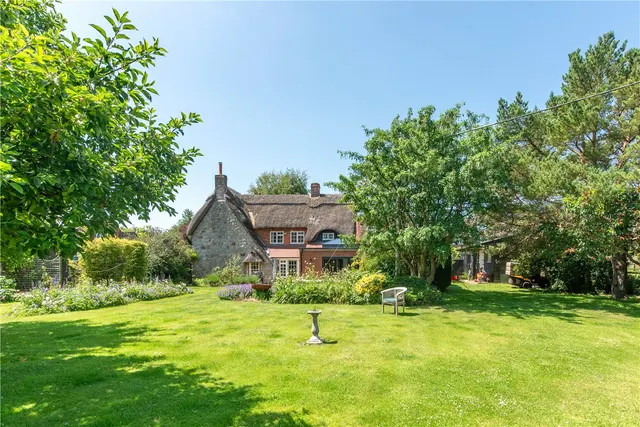 Lower Fyfield, Marlborough, SN8, photo 1