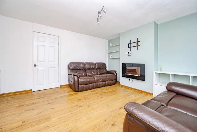 Photo 2 — Fennycroft Road, Hemel Hempstead